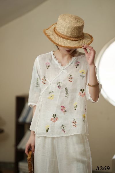  A369-Áo Ramie Cổ V Viền Ren Thêu Hoa 