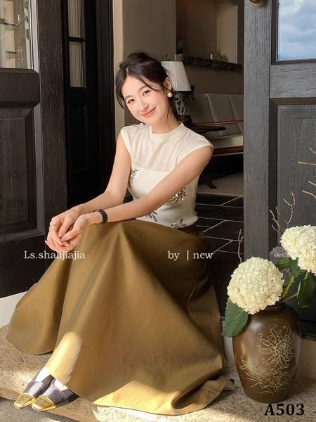  A503-Áo Len Không Tay Nữa Cổ Đính Cây 