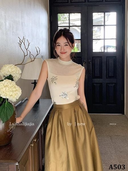  A503-Áo Len Không Tay Nữa Cổ Đính Cây 