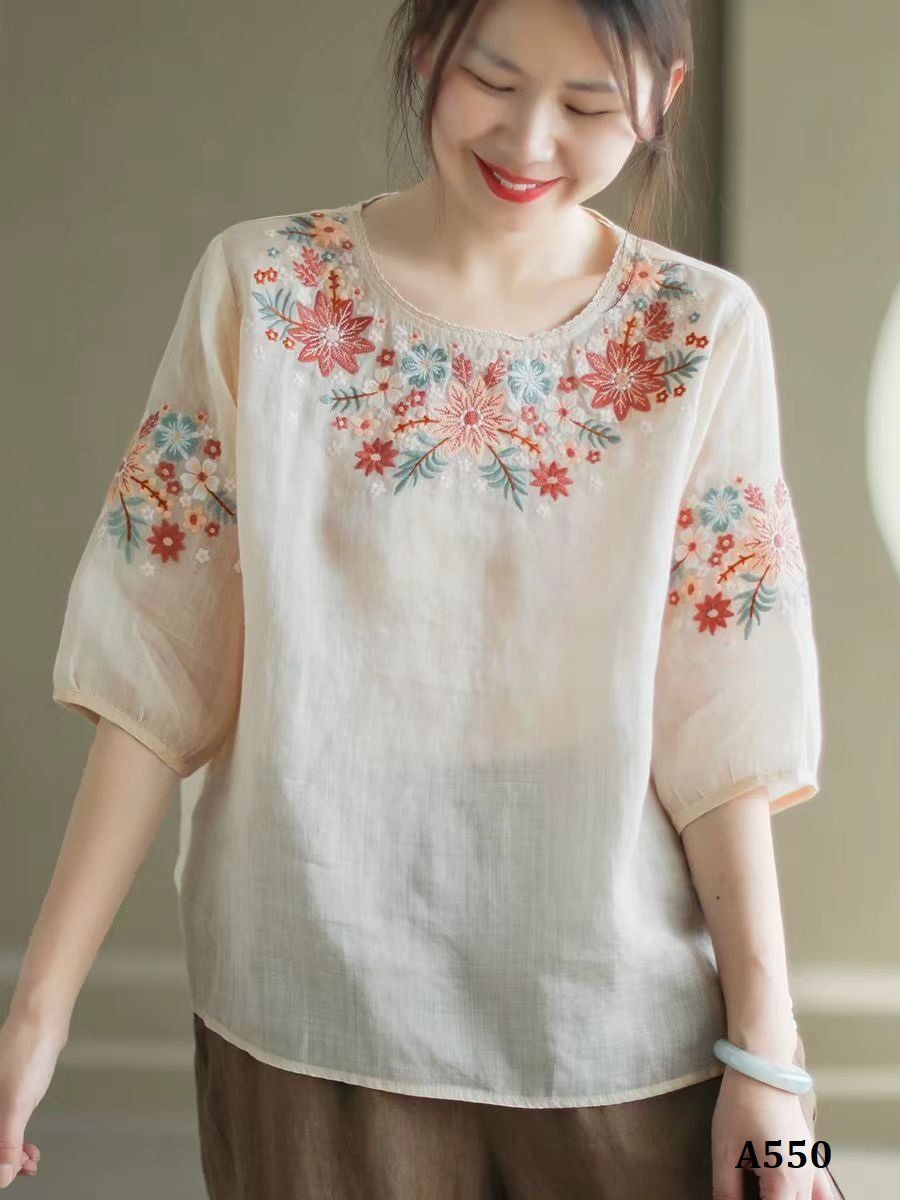  A550-Áo Ramie Thêu Hoa Cổ Tròn Viền Ren 