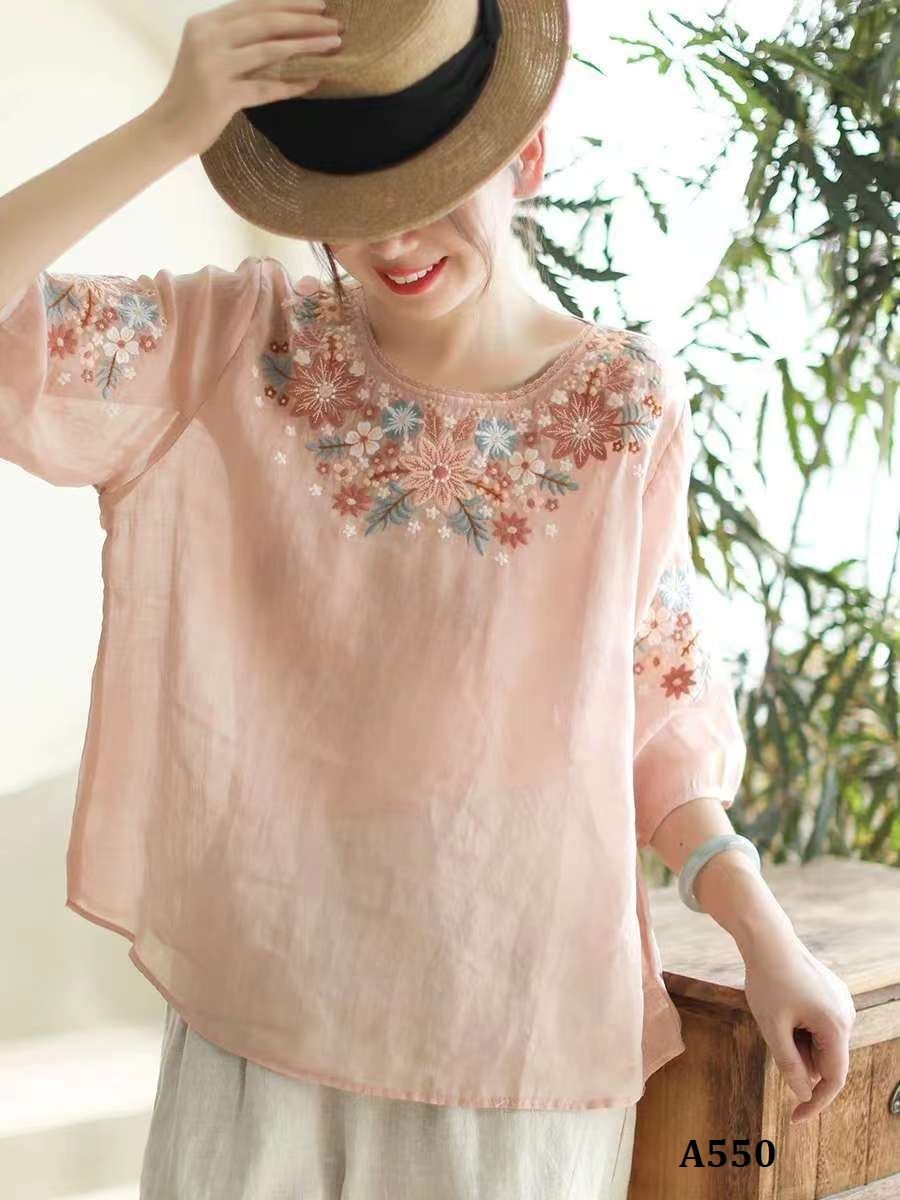  A550-Áo Ramie Thêu Hoa Cổ Tròn Viền Ren 