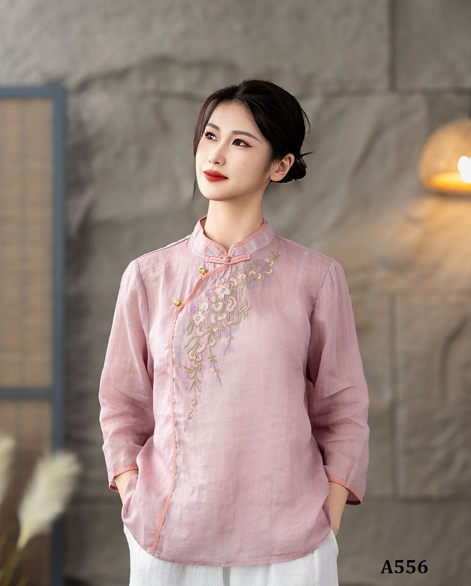  A556-Áo Ramie Thêu Hoa Cổ Đứng 