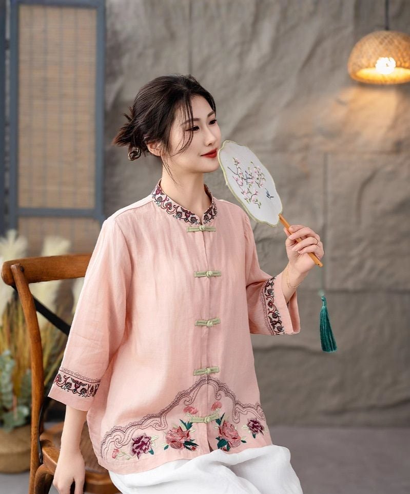  A567-Áo Ramie Thêu Hoa Họa Tiết Cổ Đứng Nút Gài Cổ Điển 