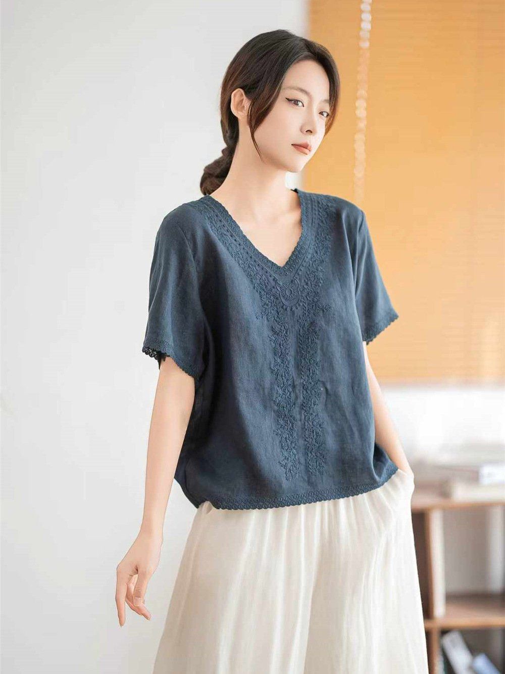  A644-Áo Ramie Cổ V Thêu Hoa Nghệ Thuật 