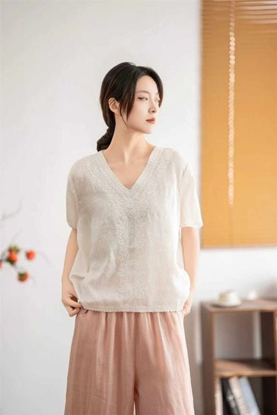  A644-Áo Ramie Cổ V Thêu Hoa Nghệ Thuật 