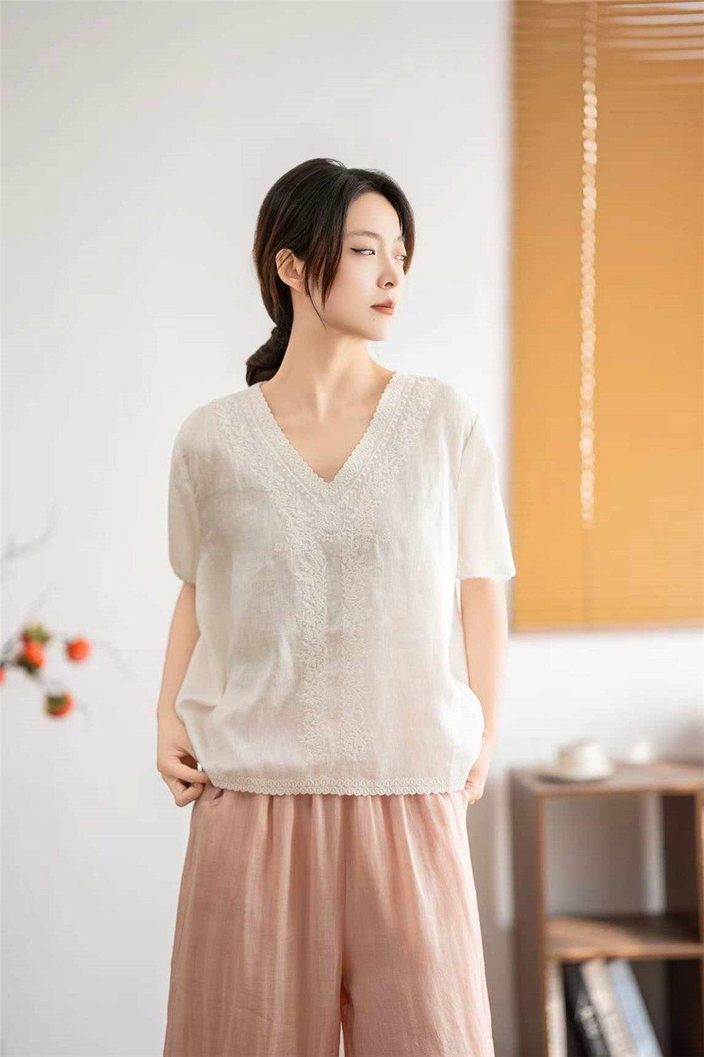  A644-Áo Ramie Cổ V Thêu Hoa Nghệ Thuật 