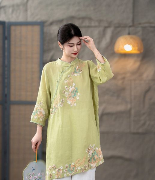  D03-Đầm Ramie Thêu Hoa Nghệ Thuật Nút Gài Cổ Điển Thanh Lịch 