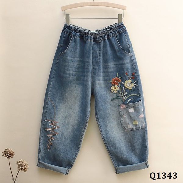  Q1343-Quần Jeans 8 Tấc Đáy Rộng Thêu Hoa 