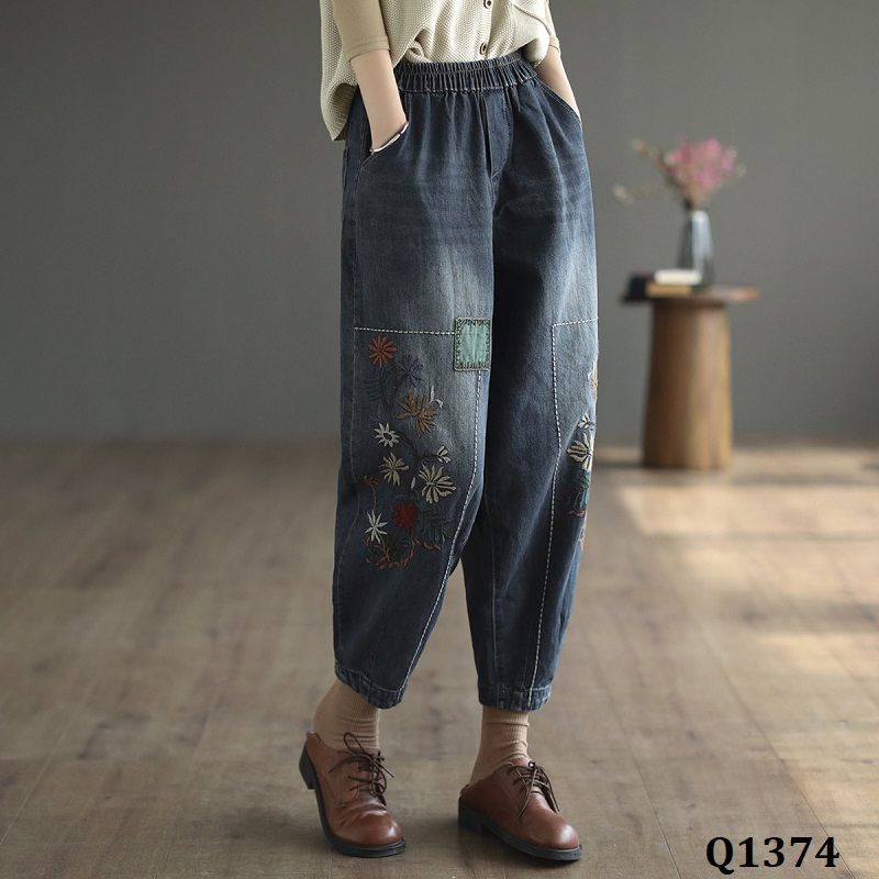  Q1374-Quần Jeans Harem Thêu Hoa Khâu Vá 