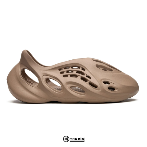 adidas Yeezy Foam Runner “Clay Taupe”