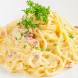 Mì Ý sốt kem & thịt heo xông khói