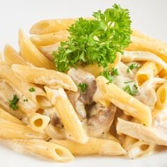 Nui ống sốt kem nấm