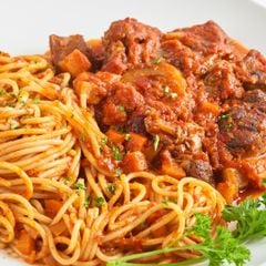 Mì Ý và giò bê hầm