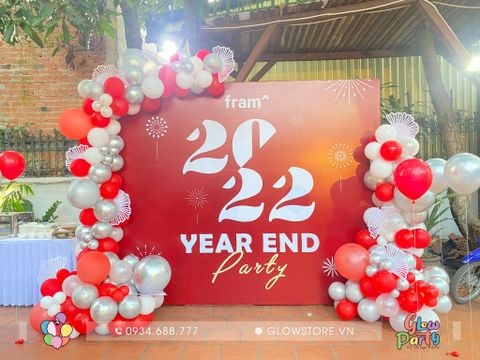 goi-trang-tri-tiec-year-end-party-tone-trang-do