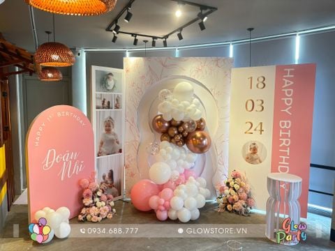 7tr5 - Backdrop 4m x 2,4m - Feedback trang trí tiệc thôi nôi của bé Doãn Nhi (1)