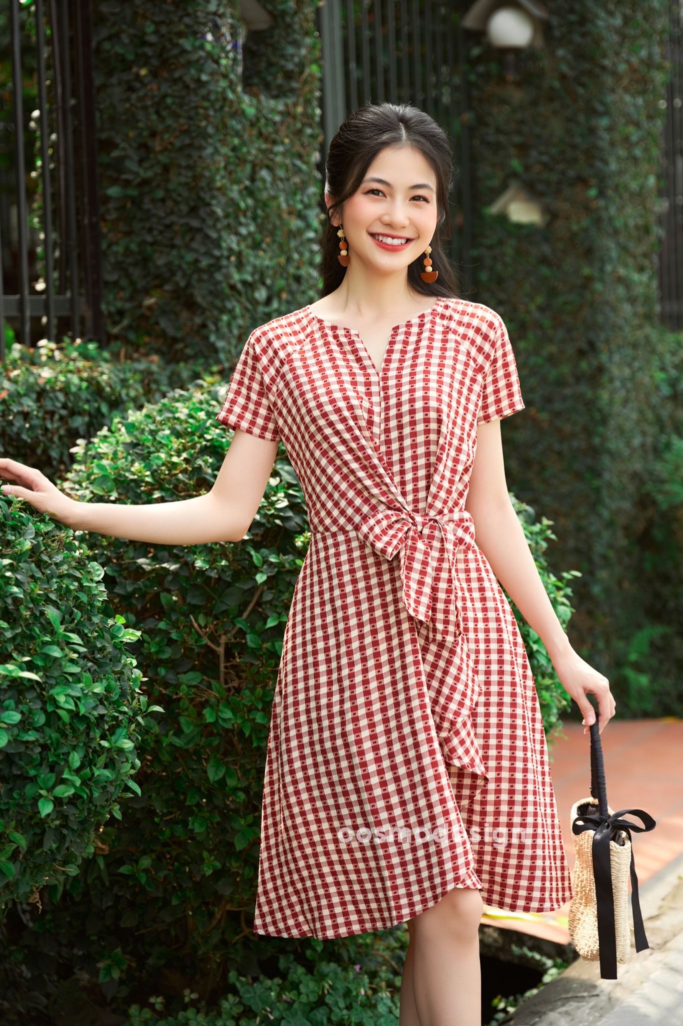 Đầm xòe công sở màu đỏ nào thắt nơ đẹp và cuốn hút nhất