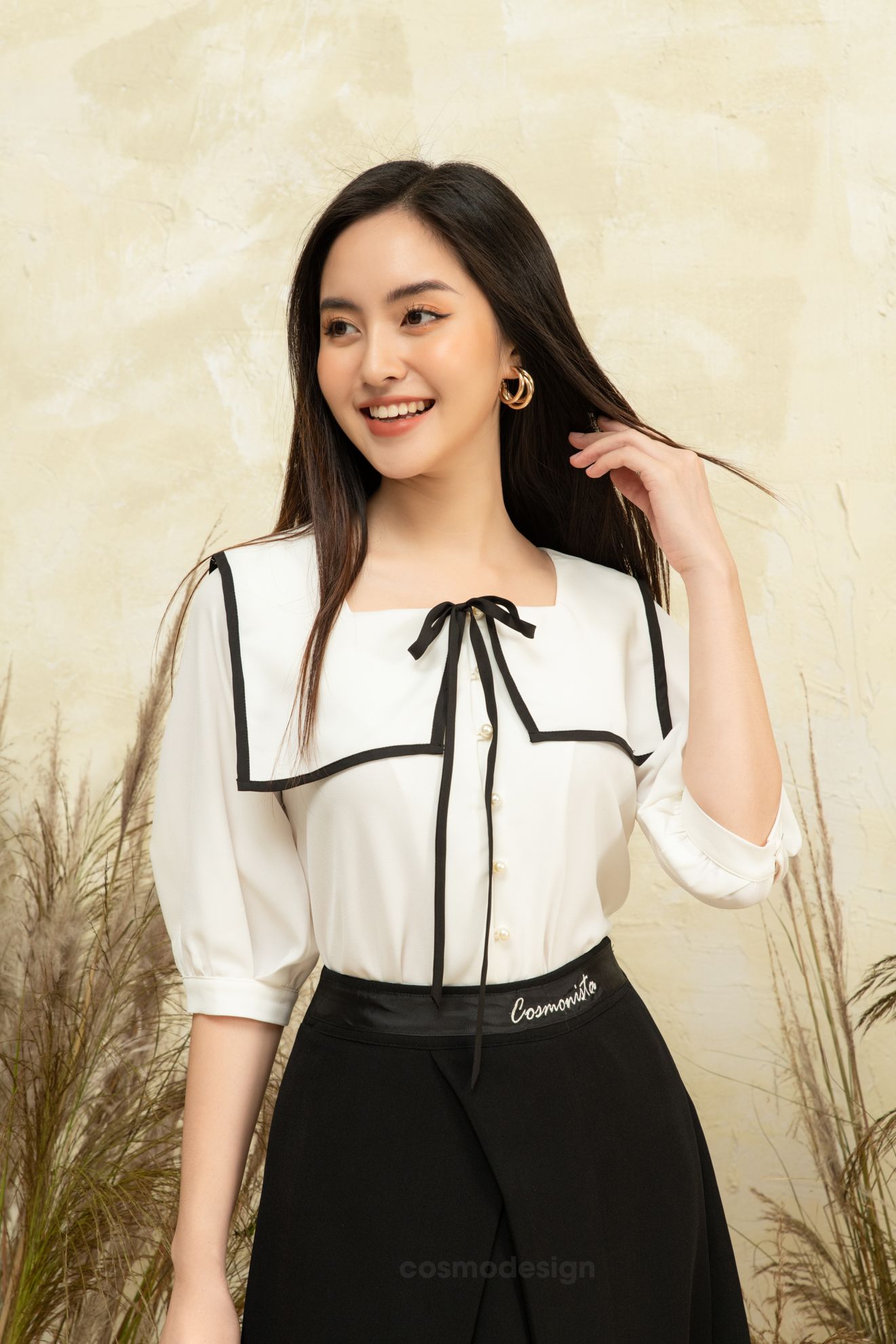 Bạn đã có áo sơ mi cổ vuông hot nhất hè như Hà Hồ chưa