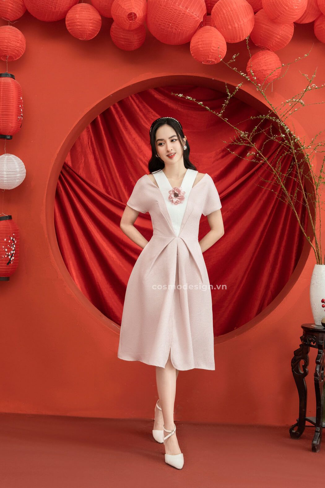 Chân váy ren xòe xếp ly