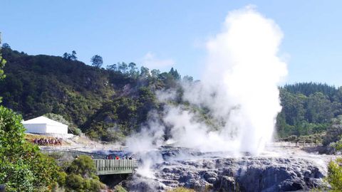 Du lịch Newzeland: Auckland - Waitomo - Rotorua -  Hobbiton