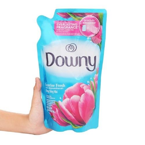  DOWNY NƯỚC XẢ VẢI HƯƠNG NẮNG MAI TÚI 800ML 