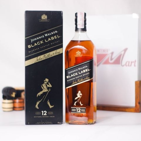  RUOU JOHNNIE WALKER BLACK LABEL 12 YEARS  40% 750ML  12X01 