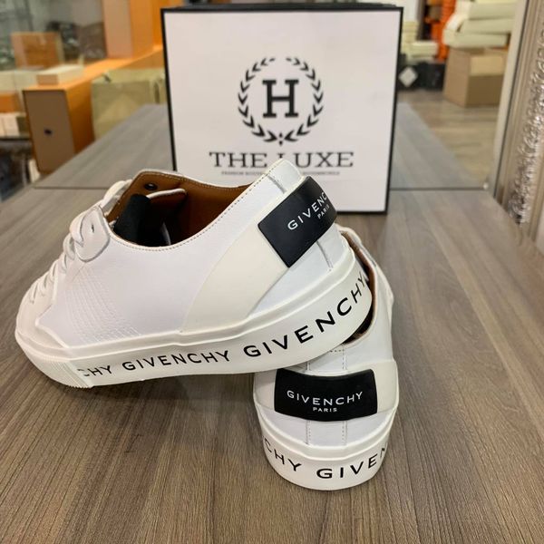 Sneaker Givenchy Trắng Chữ Đen