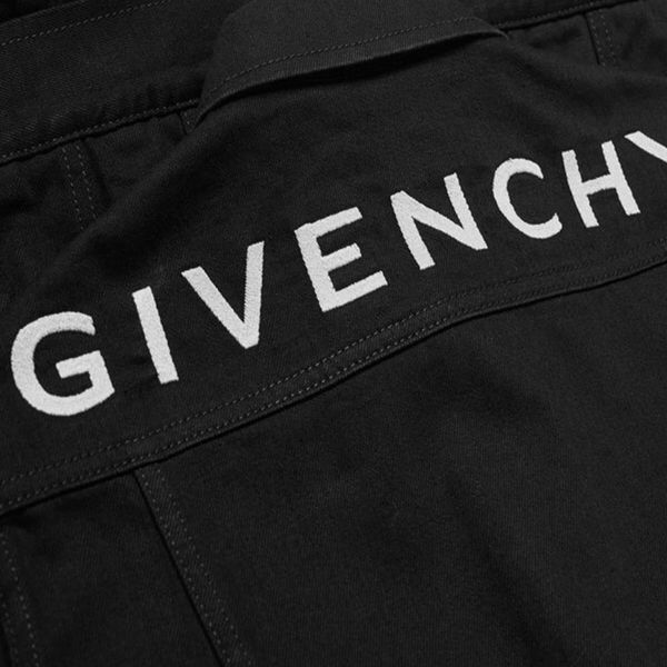 Áo Khoác Jeans Givenchy Đen Thêu Chữ Lưng