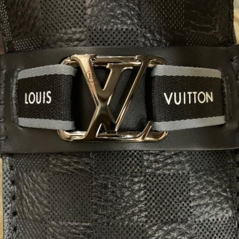  Mocca Louis Vuitton Damier Đen Sần Vạt Chữ 