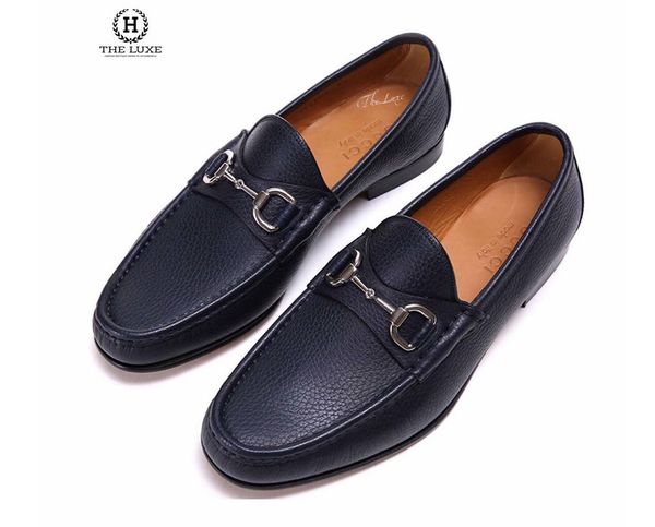 Loafer Gucci xanh navy da bê tag xích bạc