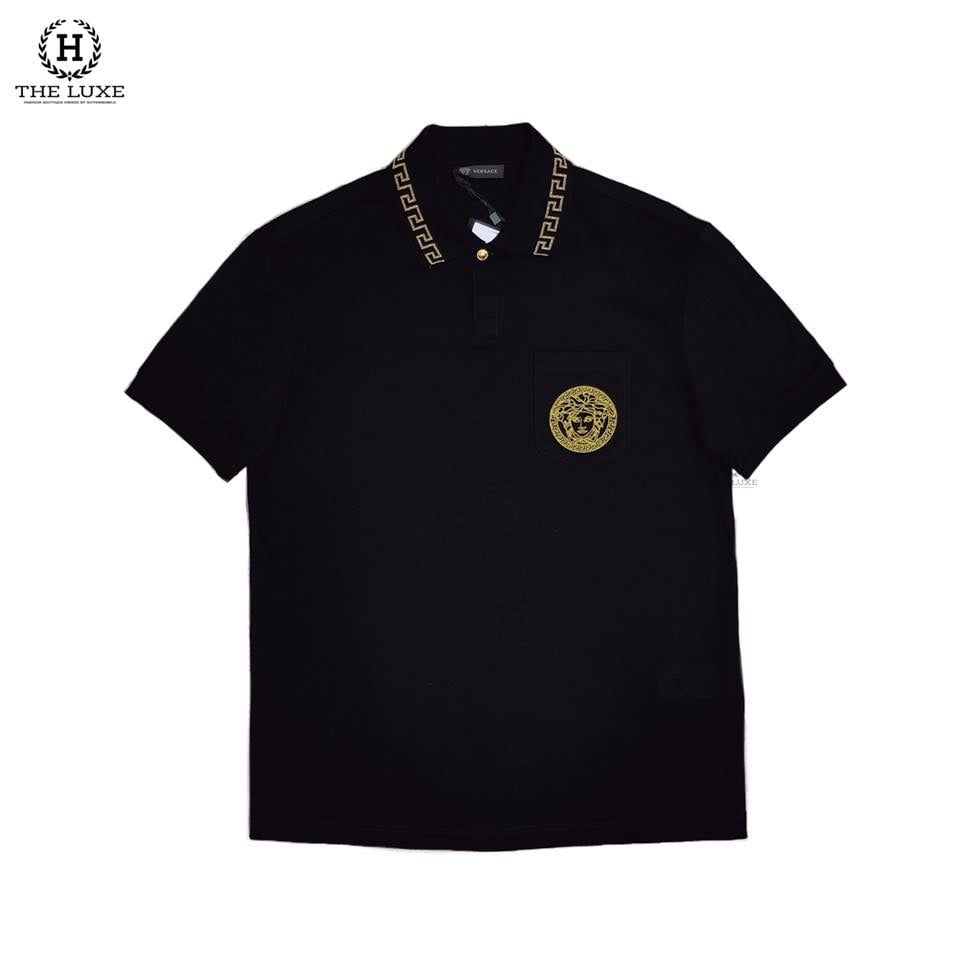 Polo Versace Đen Thêu Túi Ngực Medusa