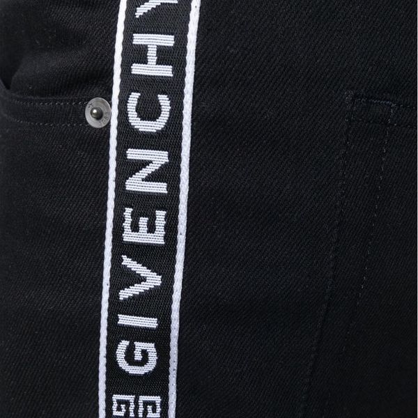 Quần Jeans Givenchy Đen Chữ Viền Trắng