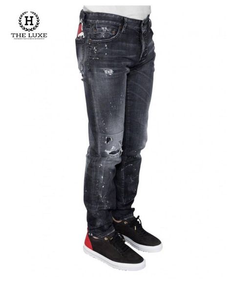 Jeans Dsquared2 màu ghi rách vảy sơn đỏ tag da túi