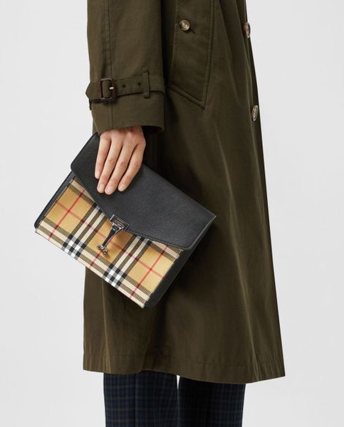 Túi Đeo Chéo Burberry Nắp Camel Đen