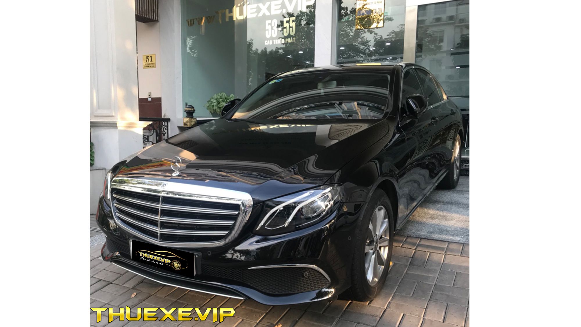 MERCEDES E200 BLACK