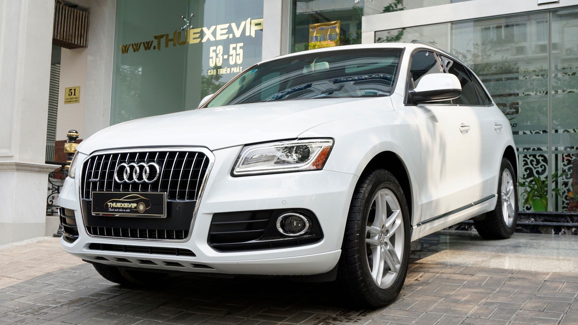 AUDI Q5 PREMIUM PLUS - WHITE