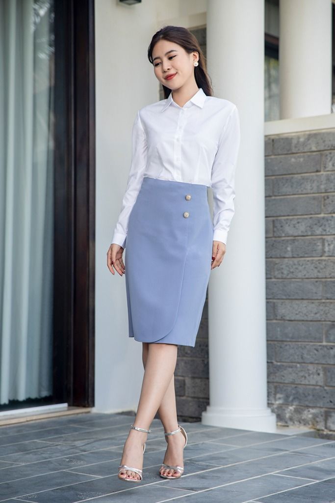 CHÂN VÁY JEAN XANH XẺ TRƯỚC 6 NÚT VÀNG  Masaravn  Mặc là sang