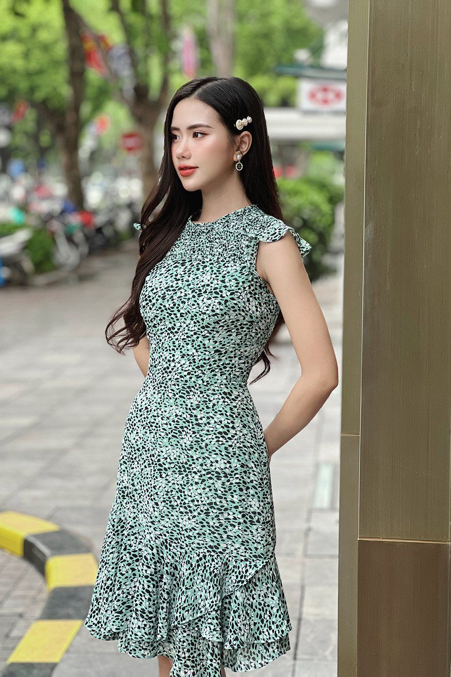 Bộ Jumpsuit giả váy họa tiết hoa cho cô nàng cá tính KBT041 ( Trắng )