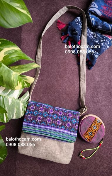 Túi đeo chéo thêu tay H'Mông ( TCHM01) 
