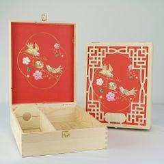 Hộp quà Phú Quý hoa văn vuông 29x36cm màu đỏ HO18-075-M03