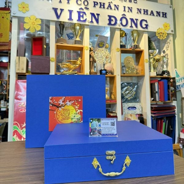 Hộp đựng sản phẩm có tay xách