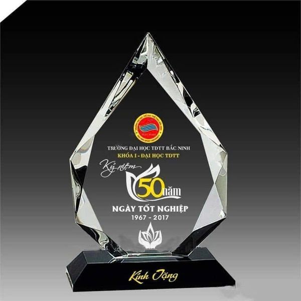 Nhận đặt làm pha lê tặng thầy cô 20/11 theo yêu cầu