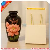 Vỏ hộp cứng cao cấp đựng bình gốm sứ cao cấp có lót xốp lụa và có dây quai sách