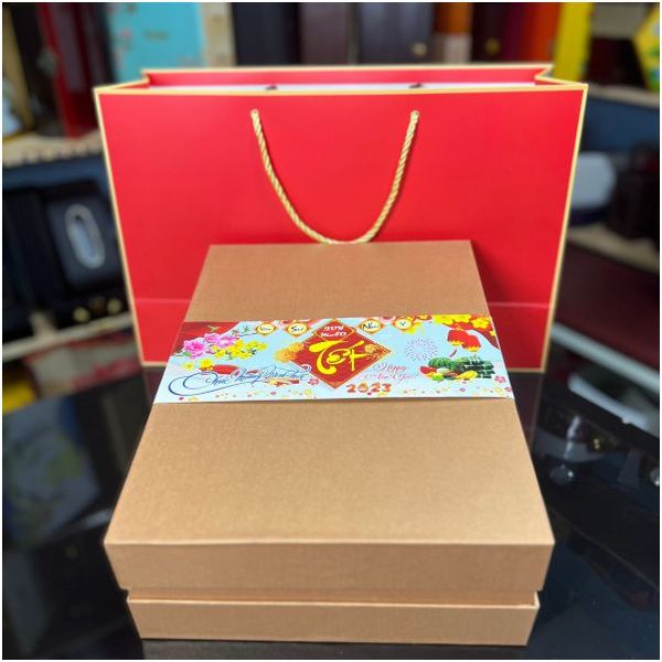 Hộp quà tặng Tết 2025 cao cấp , có sẵn, lấy luôn