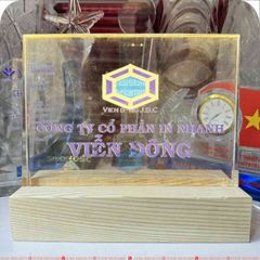 Mua pha lê tặng thầy cô