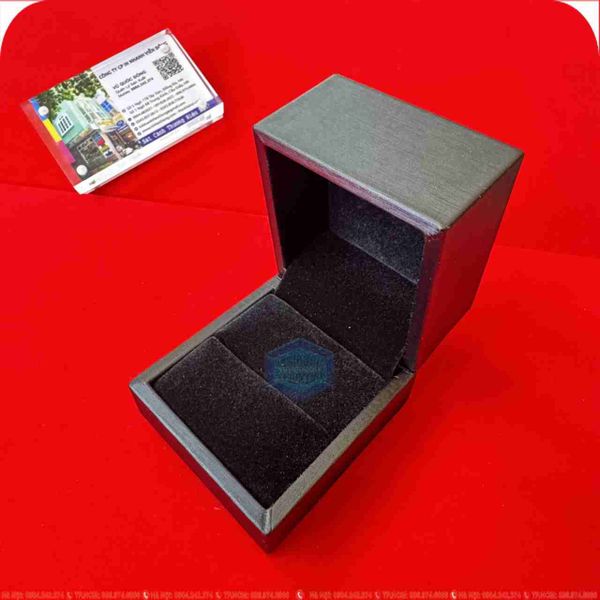 HOP - DUNG NHAN CUOI