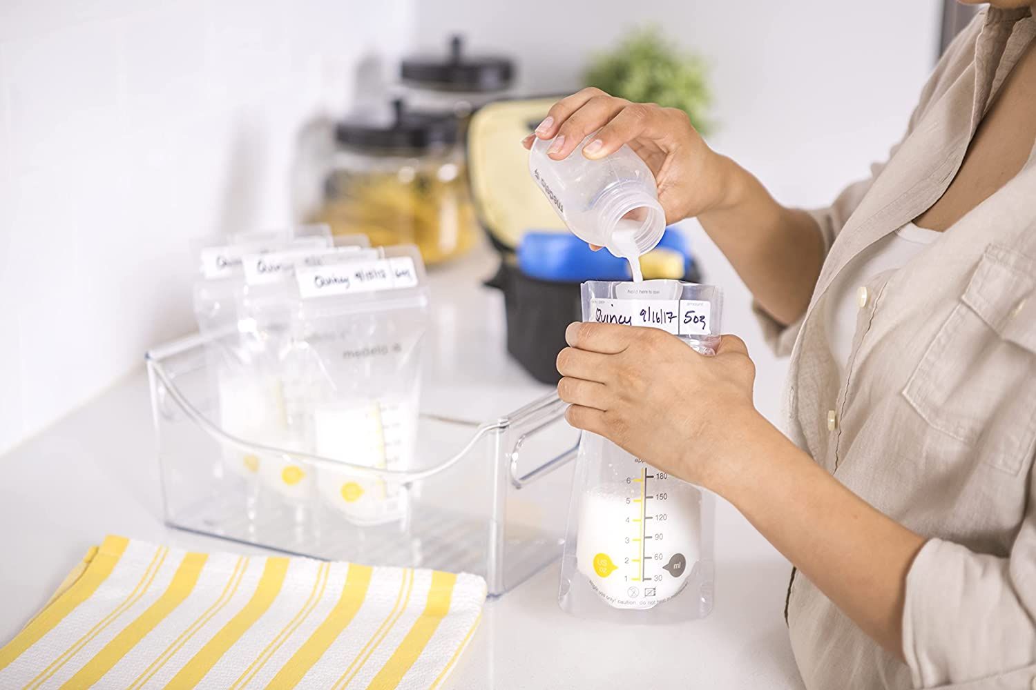  Túi trữ sữa Medela Breast Milk Storage Bags dung tích 180ml (100 túi) 