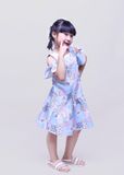  Đầm bé gái xẻ tay hoa xanh - DG212 