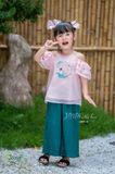  Bộ quần áo bé gái yếm lụa J8290 hồng ngọt ngào 