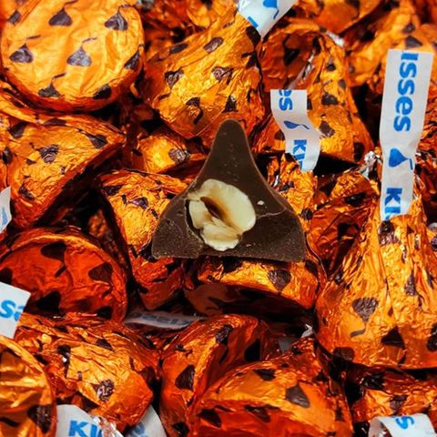 GÓI KẸO CHOCOLATE HERSHEY'S KISSES CREAMY MILK CHOCOLATE WITH HAZELNUTES 315G