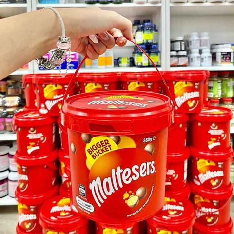 HỘP BÁNH LÚA MẠCH GIÒN PHỦ SOCOLA MALTESERS 880G